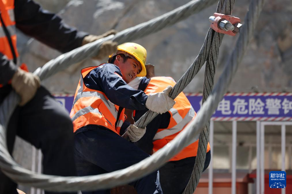 兰永临高速公路洮河大桥缆索吊装系统试吊成功