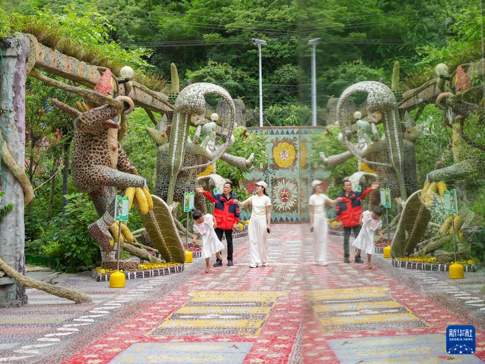 父子携手17载守护汶川这片“植物王国”