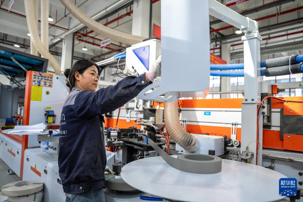 云南镇雄：多措并举促进群众“家门口就业”