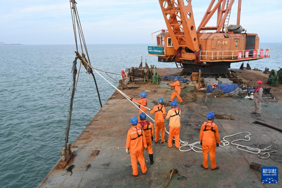 福建平潭:电缆成功修复入海 保障海岛群众供电 福建平潭:电缆成功修复入海 保障海岛群众供电