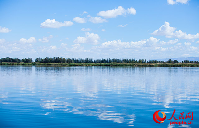 学习知行·中国式现代化丨总书记关心的“塞外明珠”有了新变化 乌梁素海风景秀美。人民网 孟佳澍摄