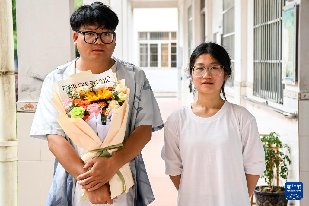 全网追的“扁担女孩”，找到了！