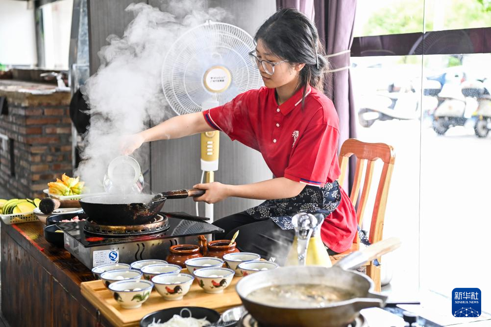 全网追的“扁担女孩”，找到了！