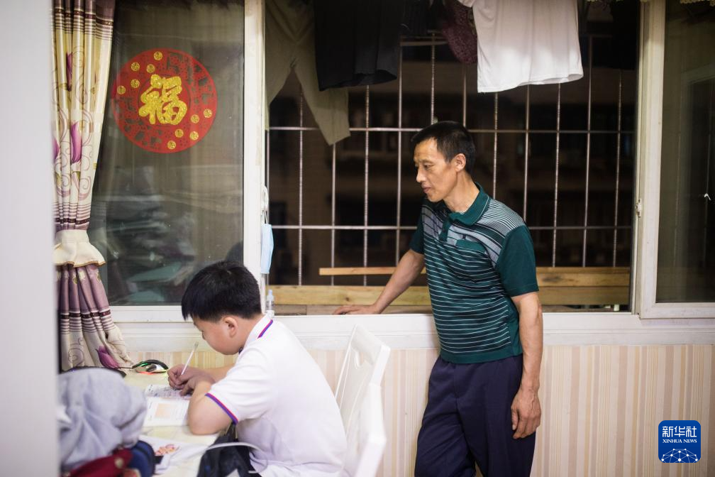 温度丨父亲节，“棒棒”父亲收到了儿子的礼物