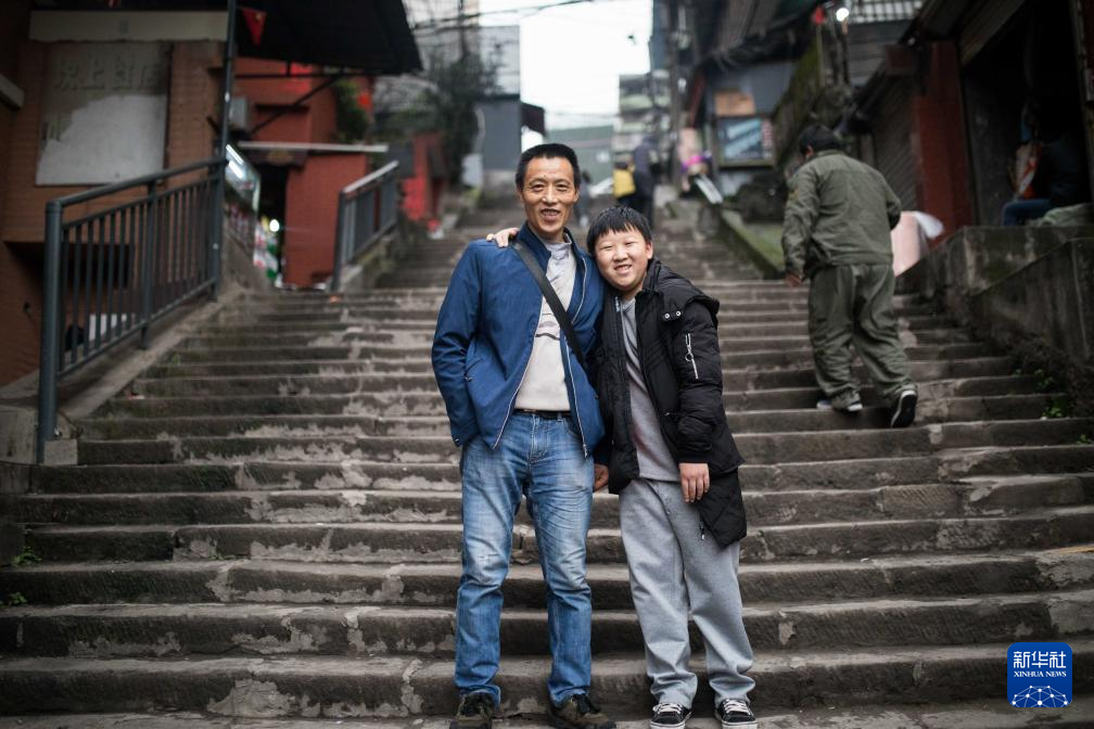 温度丨父亲节，“棒棒”父亲收到了儿子的礼物
