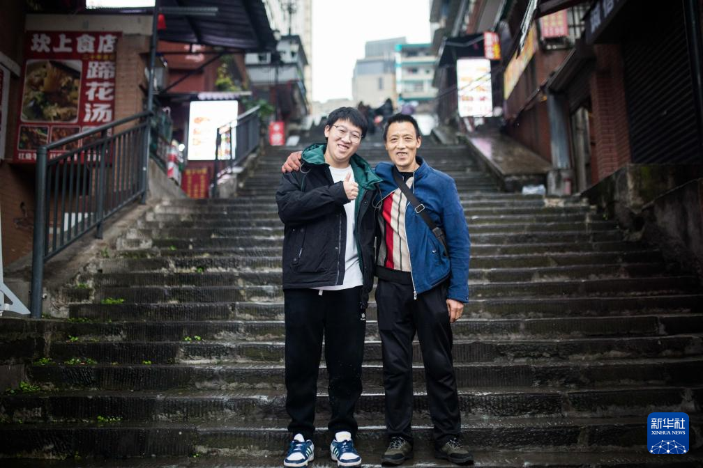 温度丨父亲节，“棒棒”父亲收到了儿子的礼物