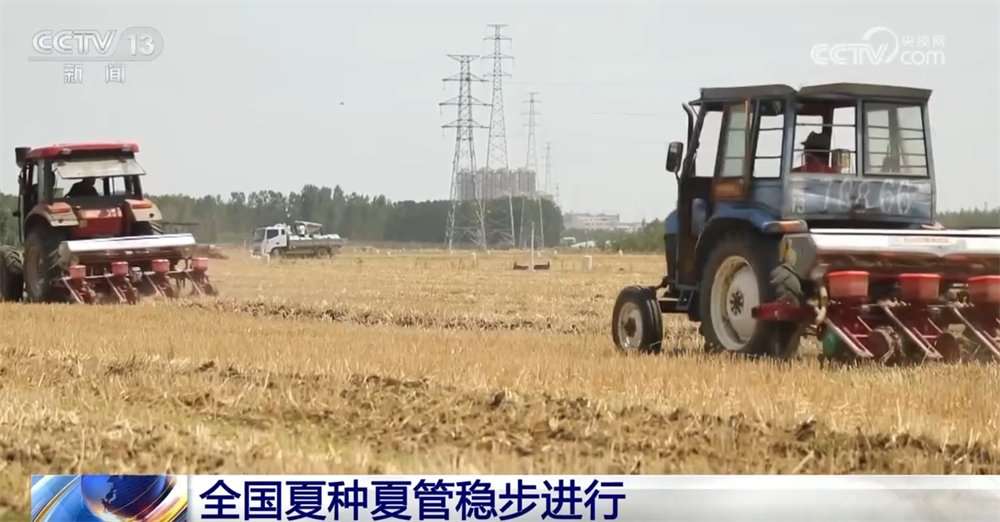 科技助力让“三夏”插上“智慧的翅膀” 田间地头一片忙碌景象