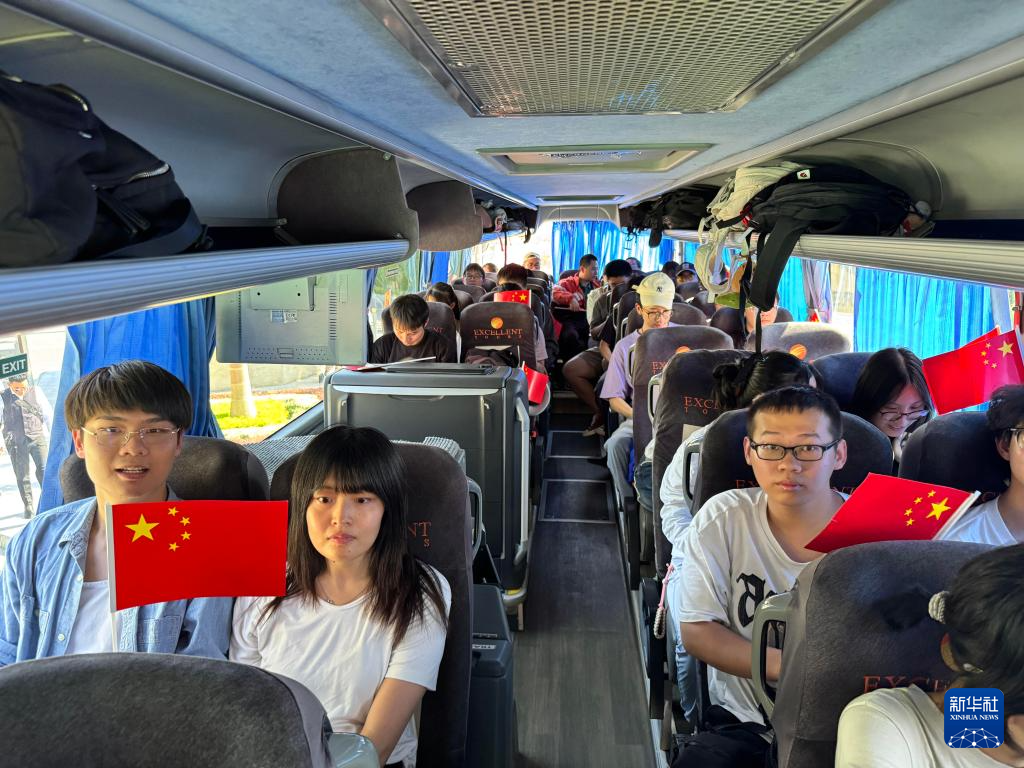 上百名在以中国公民撤离至埃及境内