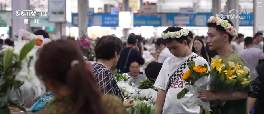 芬芳“夜经济”一路繁花燃动消费热力 定制化拍卖游客“尝尝鲜”