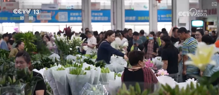 芬芳“夜经济”一路繁花燃动消费热力 定制化拍卖游客“尝尝鲜”