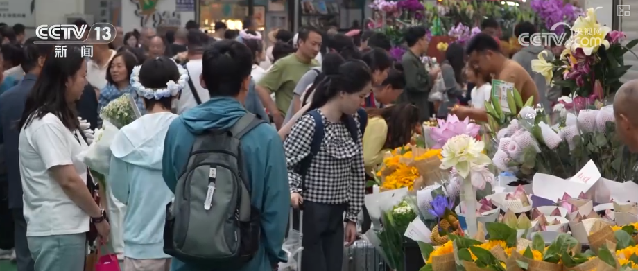 芬芳“夜经济”一路繁花燃动消费热力 定制化拍卖游客“尝尝鲜”