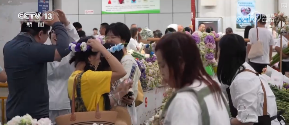 芬芳“夜经济”一路繁花燃动消费热力 定制化拍卖游客“尝尝鲜”