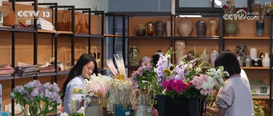 芬芳“夜经济”一路繁花燃动消费热力 定制化拍卖游客“尝尝鲜”