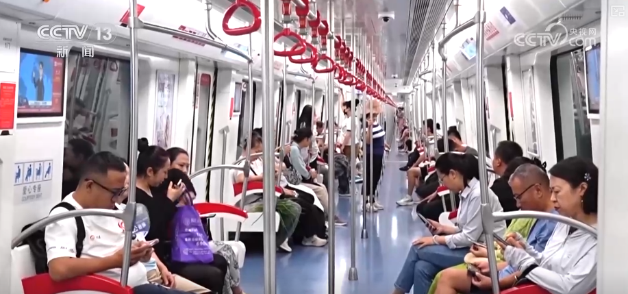 多样化暖心服务应对“烤”验 强化民生保障为百姓送“清凉”