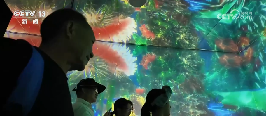 “空中漫步”“人机互动”…… “玩着学”火爆出圈 暑期文旅“科技含量”十足