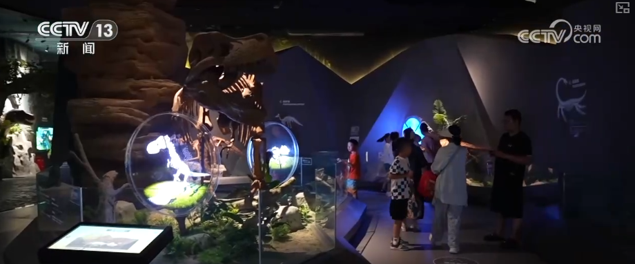 “空中漫步”“人机互动”…… “玩着学”火爆出圈 暑期文旅“科技含量”十足