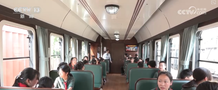 “空中漫步”“人机互动”…… “玩着学”火爆出圈 暑期文旅“科技含量”十足