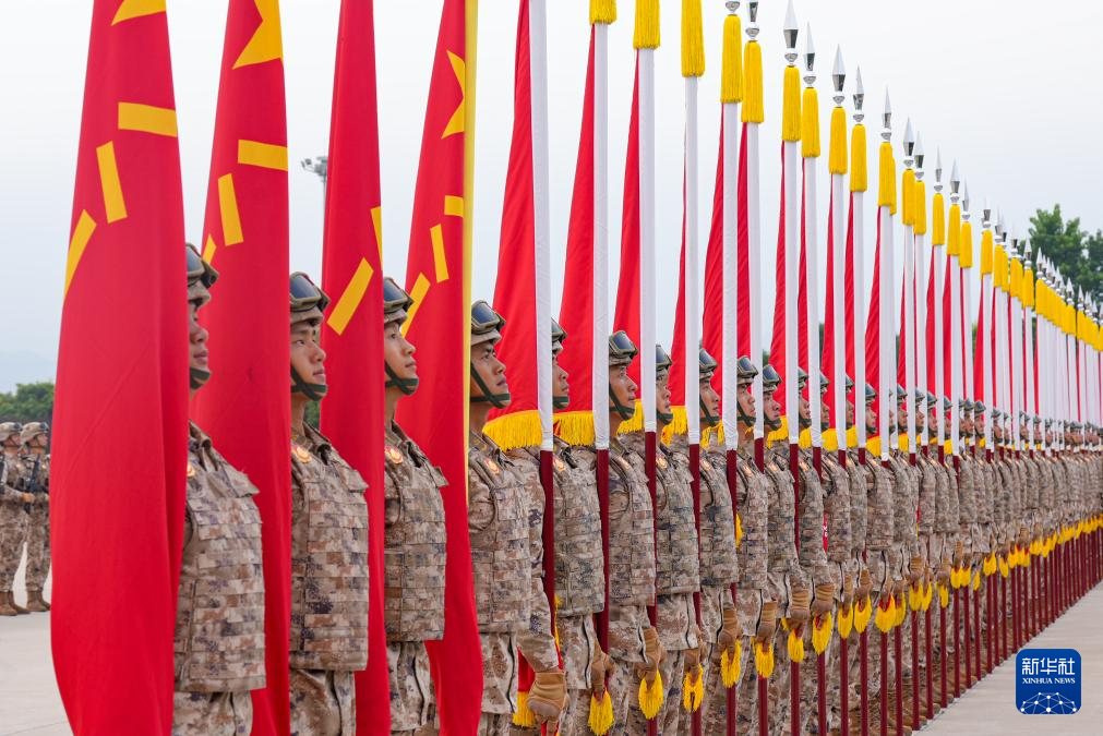 为什么战旗美如画——8位阅兵擎旗手讲述战旗背后的故事