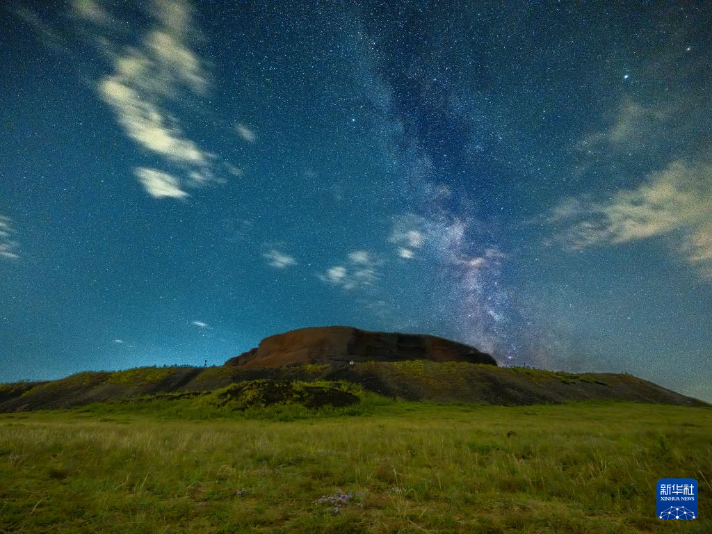 美丽中国｜星空下的草原火山
