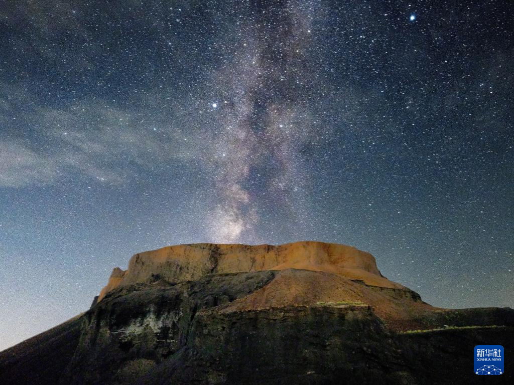 美丽中国｜星空下的草原火山