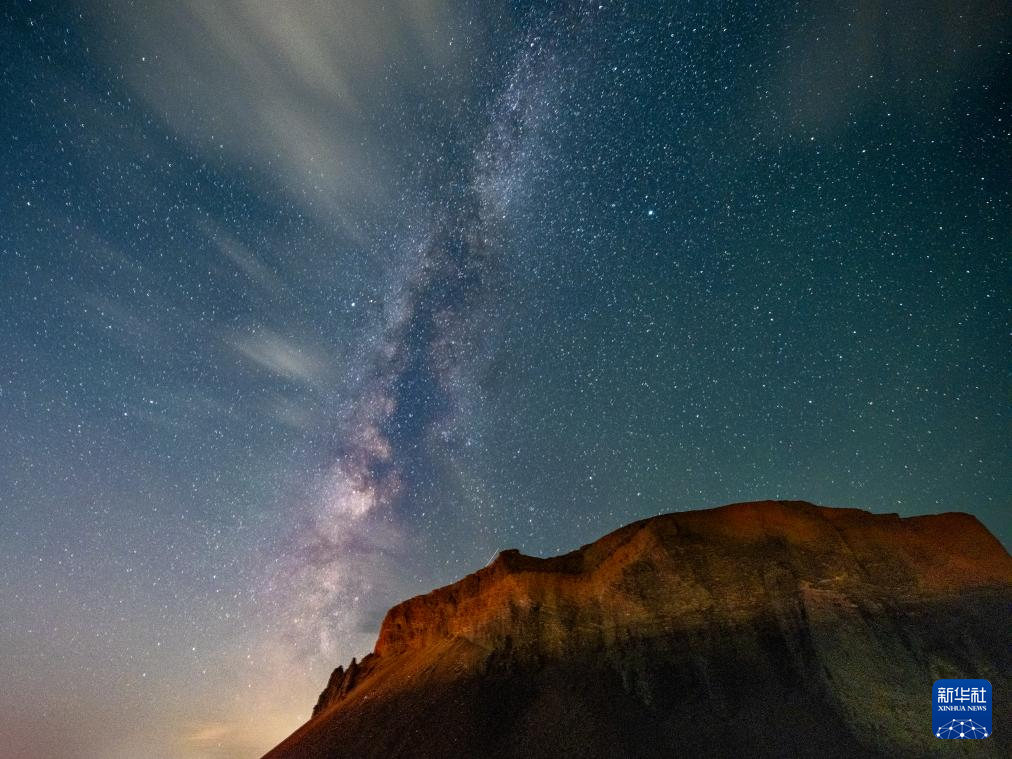美丽中国｜星空下的草原火山