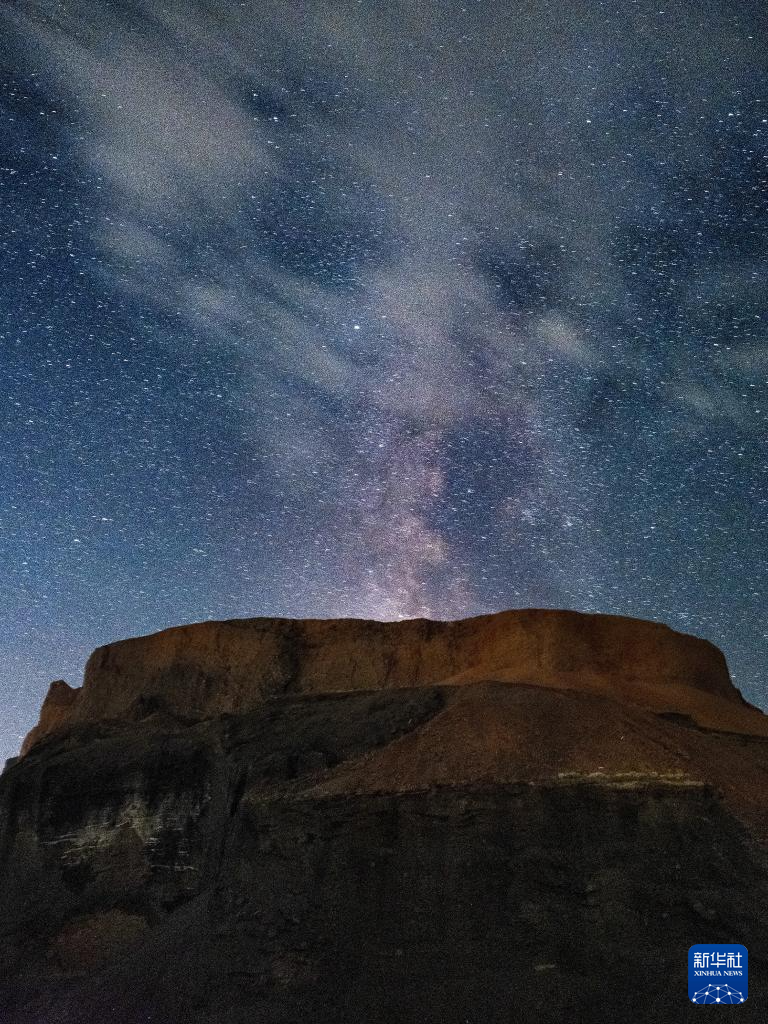 美丽中国｜星空下的草原火山