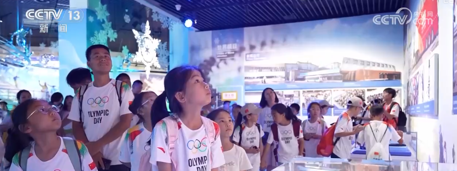 满足美好生活需要、拉动经济增长 服务消费升级有哪些实招？| 解读↓