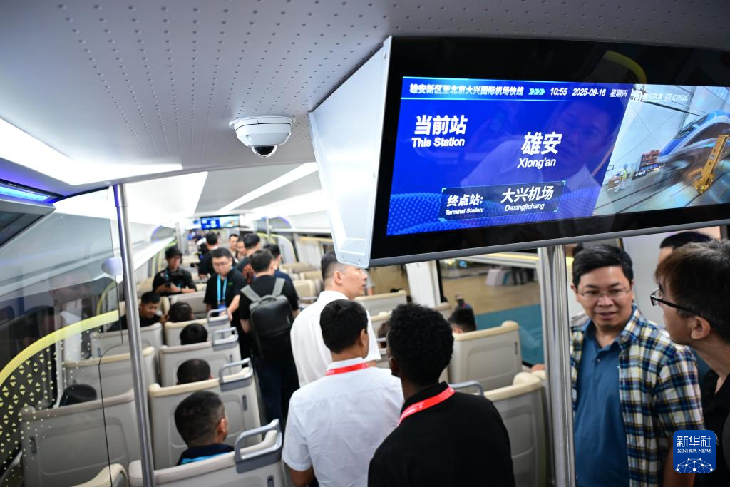 中国标准智能市域列车在青岛亮相 将用于京雄快线