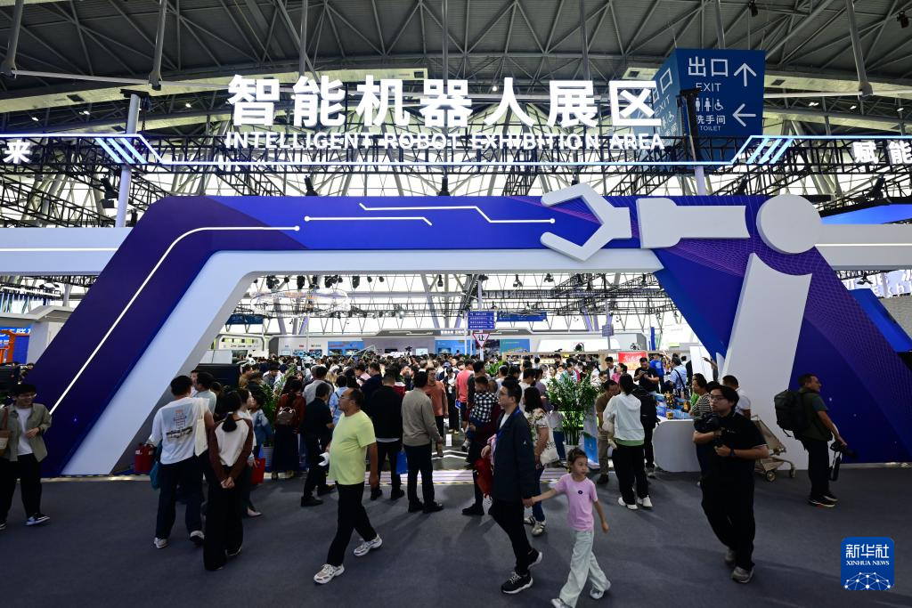 新华全媒+丨在世界制造业大会看机器人大显身手