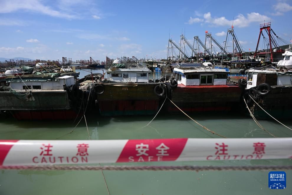 全力应对台风“桦加沙”