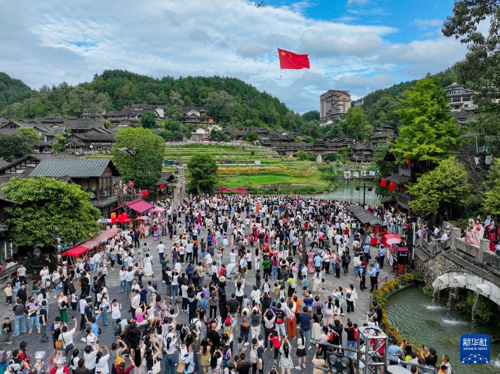 假日文旅消费热