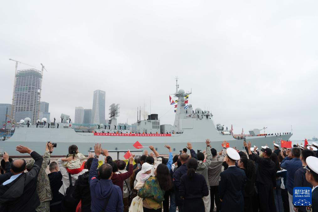 中国海军第48批护航编队起航赴亚丁湾