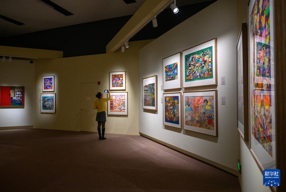 “大地绘彩——2025年农民画大展”在国博开幕