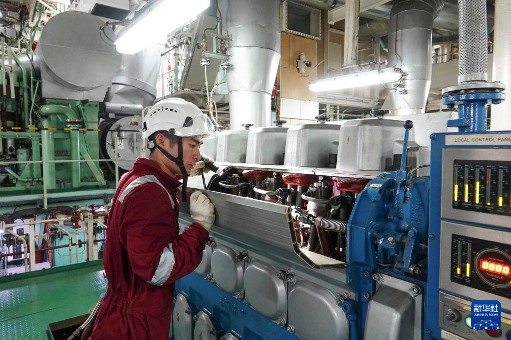 第42次南极考察丨记者手记：他们，工作在“雪龙”号最深处