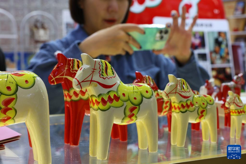 第八届进博会丨在消费品展区体验美好生活