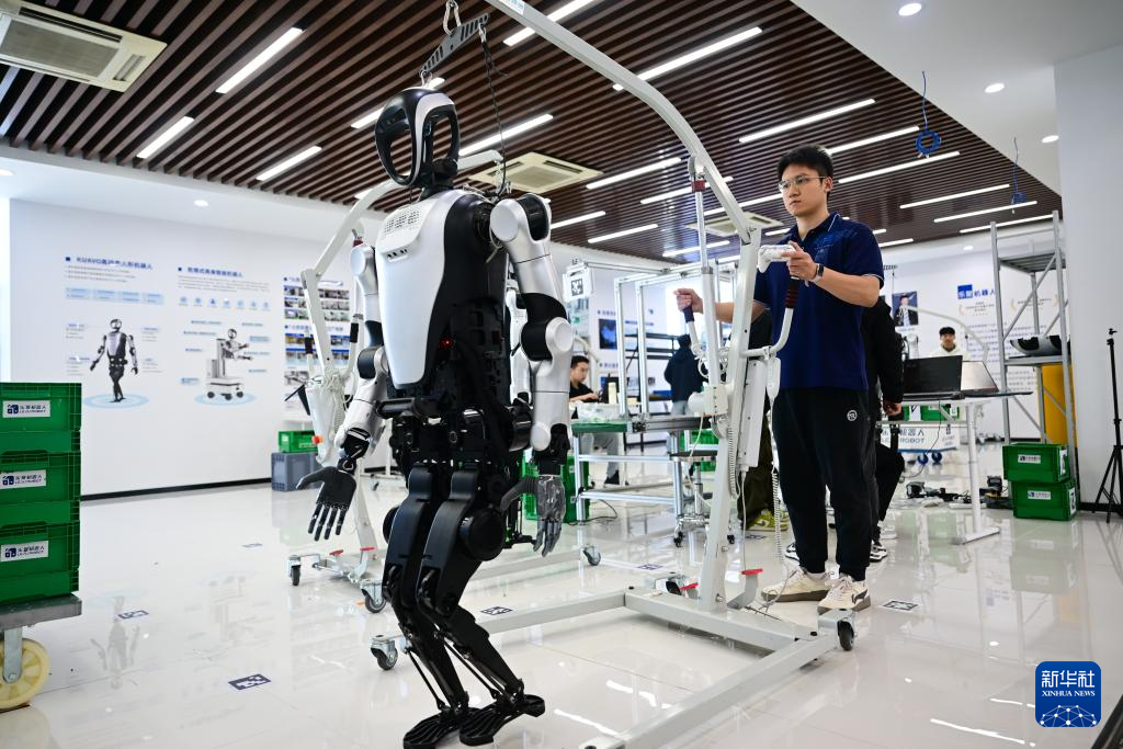 新职业故事|机器人应用开发工程师:人形机器人的人类“老师”