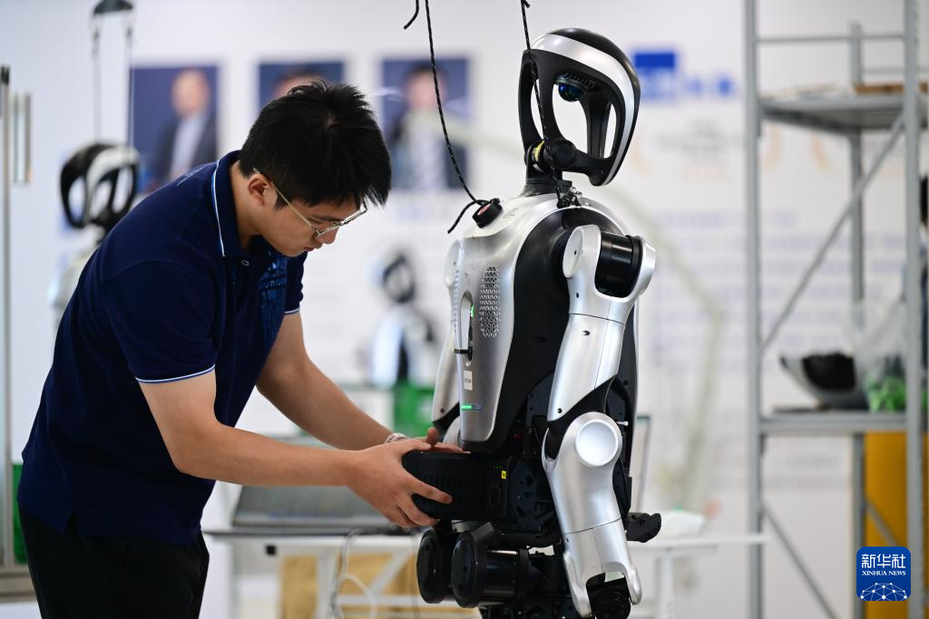 新职业故事|机器人应用开发工程师:人形机器人的人类“老师”