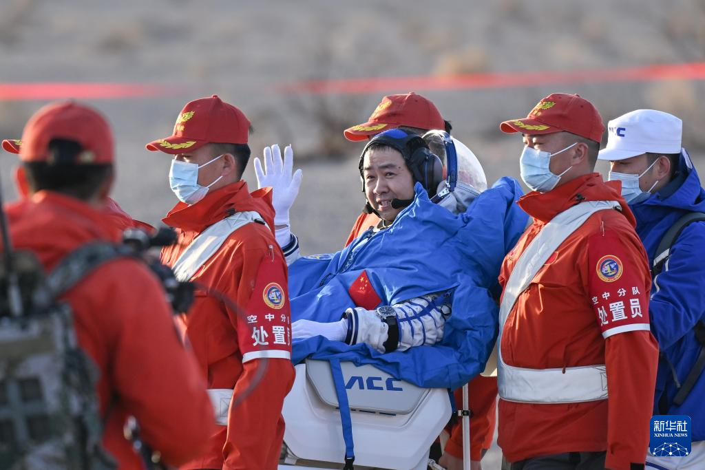 神舟二十号航天员乘组返回任务取得圆满成功