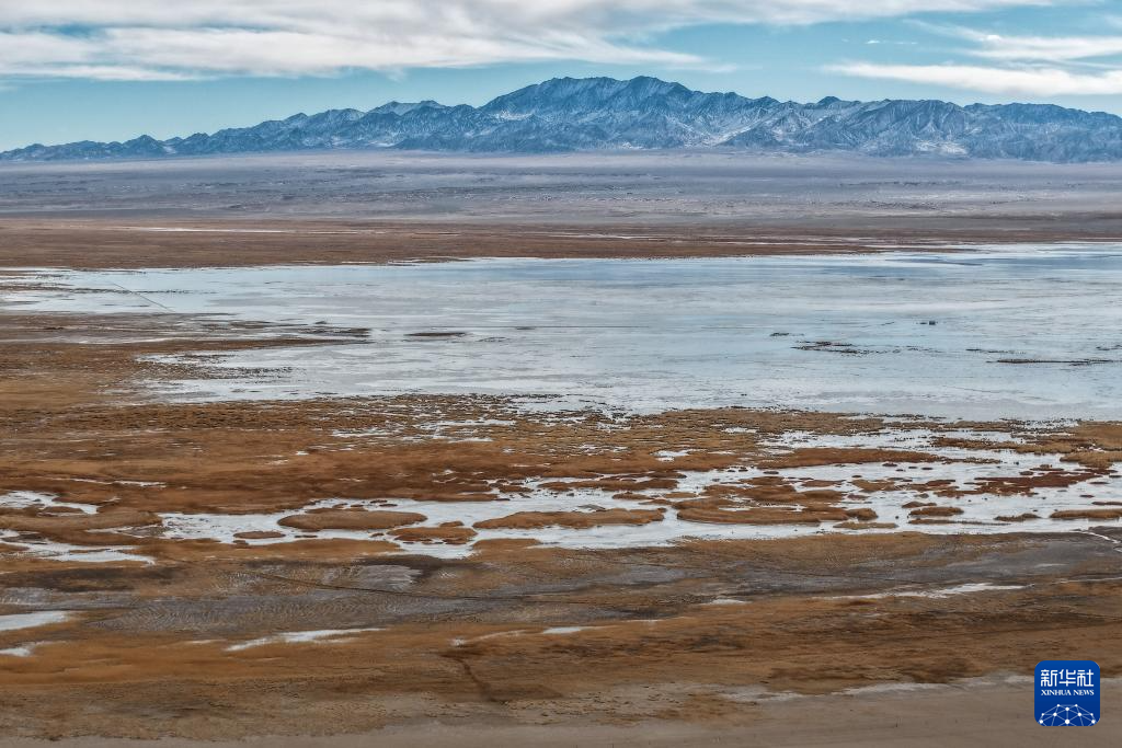 大、小苏干湖:咸淡相连的高原“姊妹湖”