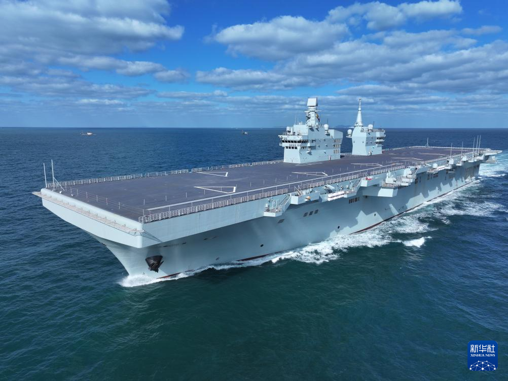 海军四川舰顺利完成首次航行试验