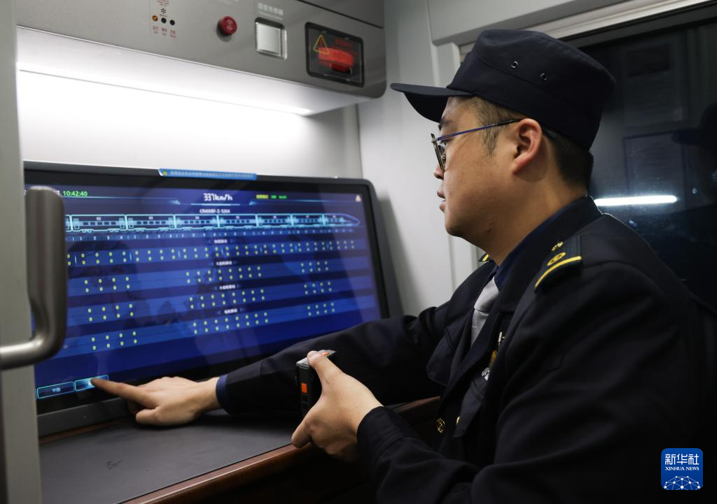 西延高铁开始试运行