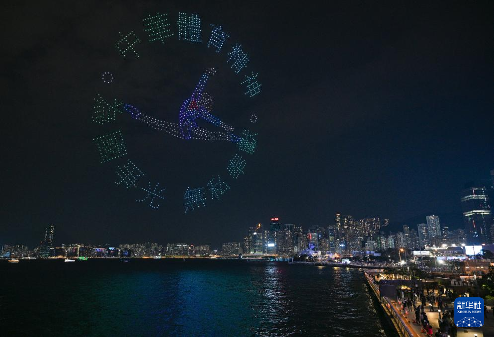 香港举行“体育力量 闪耀香江”大型无人机表演