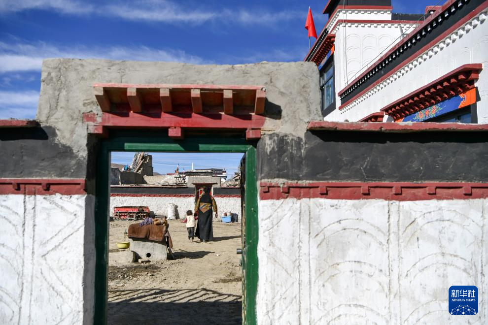 珠峰脚下,他们住进温暖的家