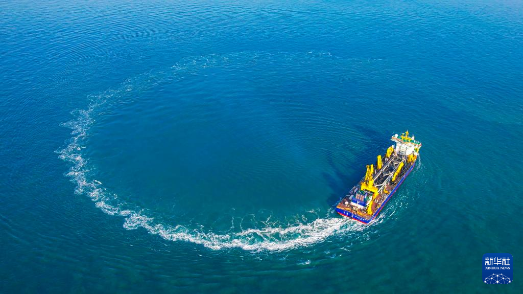 我国自主研发超大型耙吸挖泥船“通浚”轮海试成功