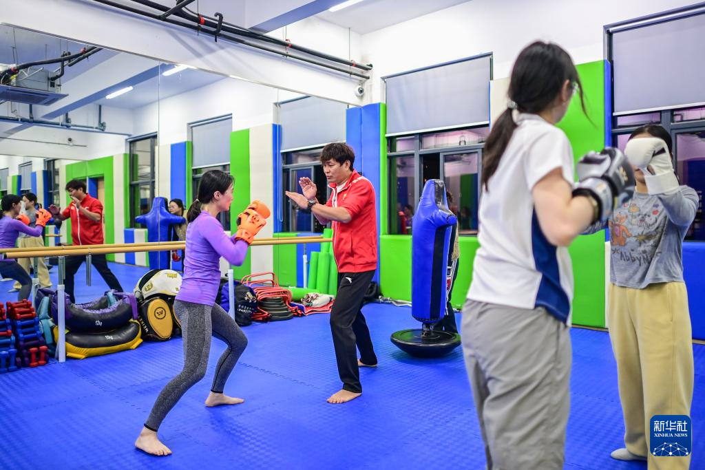 浙江宁波：“青年夜校”丰富群众业余生活