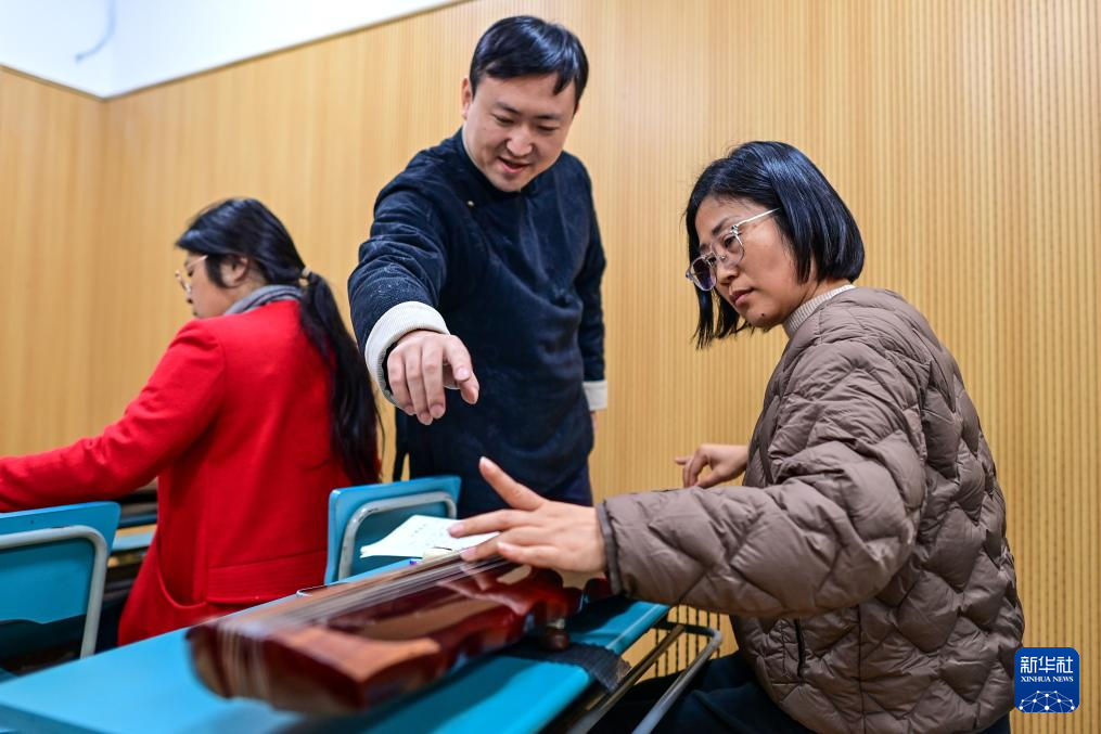 浙江宁波：“青年夜校”丰富群众业余生活