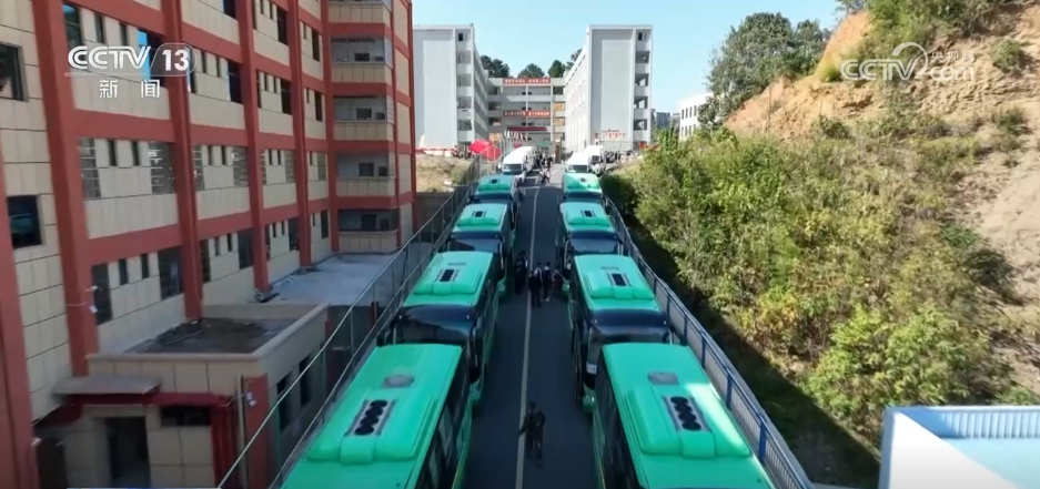 “公交带货”激发乡村物流活力 打通快递进村“最后一公里”