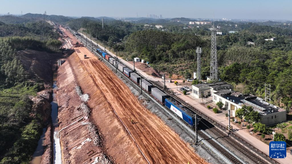 西部陆海新通道班列累计发送货物突破500万标箱