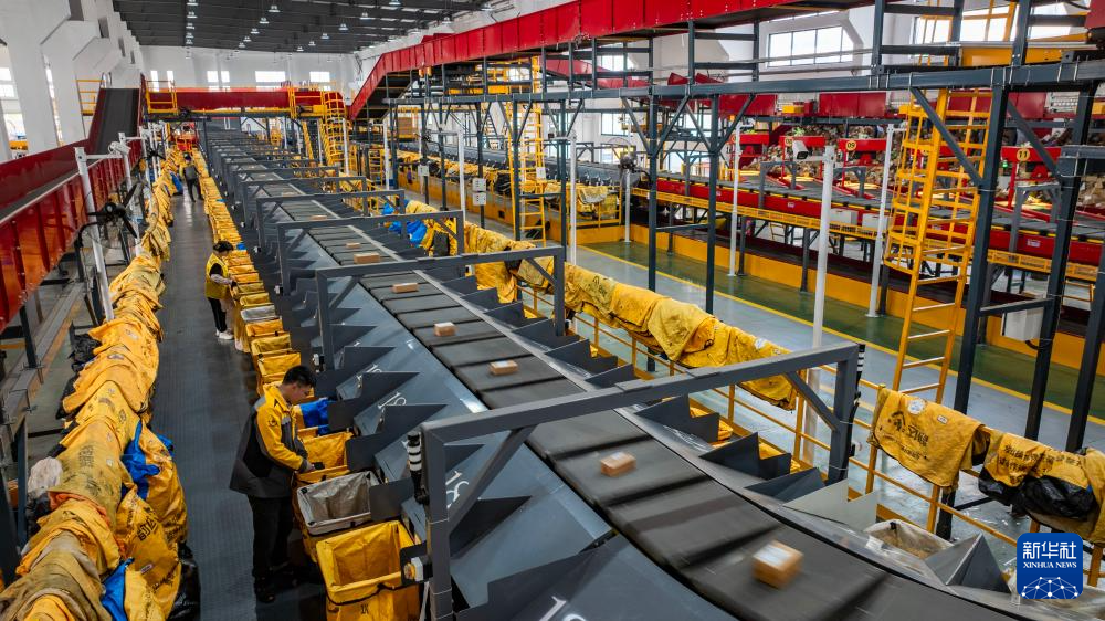 我国快递年业务量首次突破1800亿件