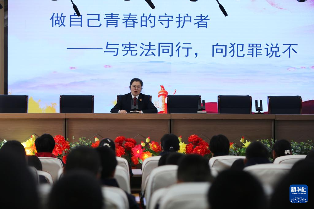 各地开展普法宣传 迎接国家宪法日